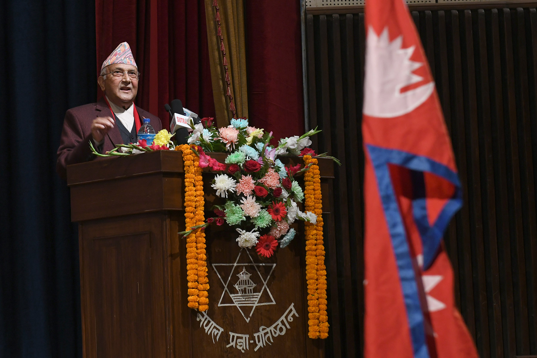 ७१ औं राष्ट्रिय प्रजातन्त्र दिवस २०७७ का उपलक्ष्यमा सम्माननीय प्रधानमन्त्री श्री केपी शर्मा ओलीज्यूको प्रमुख आतिथ्यमा सम्पन्न भएको सांस्कृतिक तथा साहित्यिक कार्यक्रमका तस्वीरहरु- (२०७७ फागुन ०७ गते)