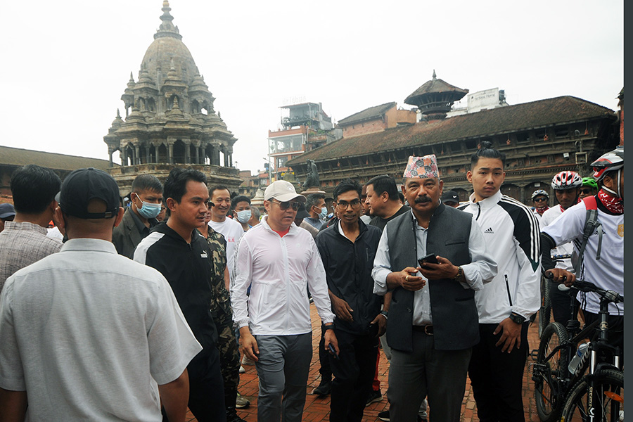 माननीय मन्त्रीज्यूको विशेष उपस्थितिमा पाटन दरबार र सो आसपासका क्षेत्र सरसफाई कार्यक्रमका तस्वीरहरु(२०८० /०३/३०)