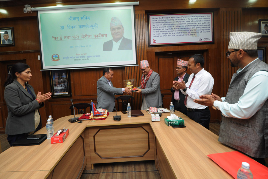 श्रीमान् सचिव डा. दिपक काफ्लेज्यूको बिदाई तथा फेरी भेटौला कार्यक्रमका तस्वीरहरु(२०८१-०१-२३)