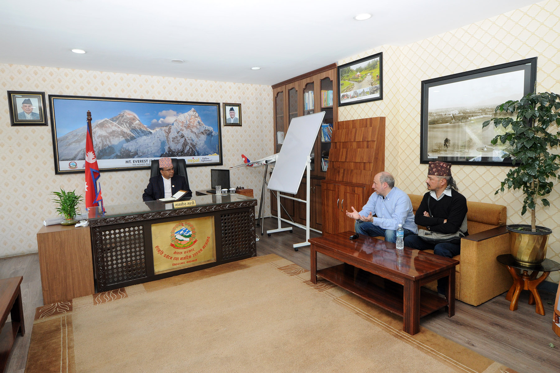 संस्कृति, पर्यटन तथा नागरिक उड्‍डयन मन्त्री माननीय श्री बद्री  प्रसाद पाण्डेसँग  इटालीको फेर्मो  शहरका मेयर Paolo Calcinaro सहितको प्रतिनिधि मण्डलको शिष्टाचार भेटका तस्वीहरु (२०८२।०१।०२)