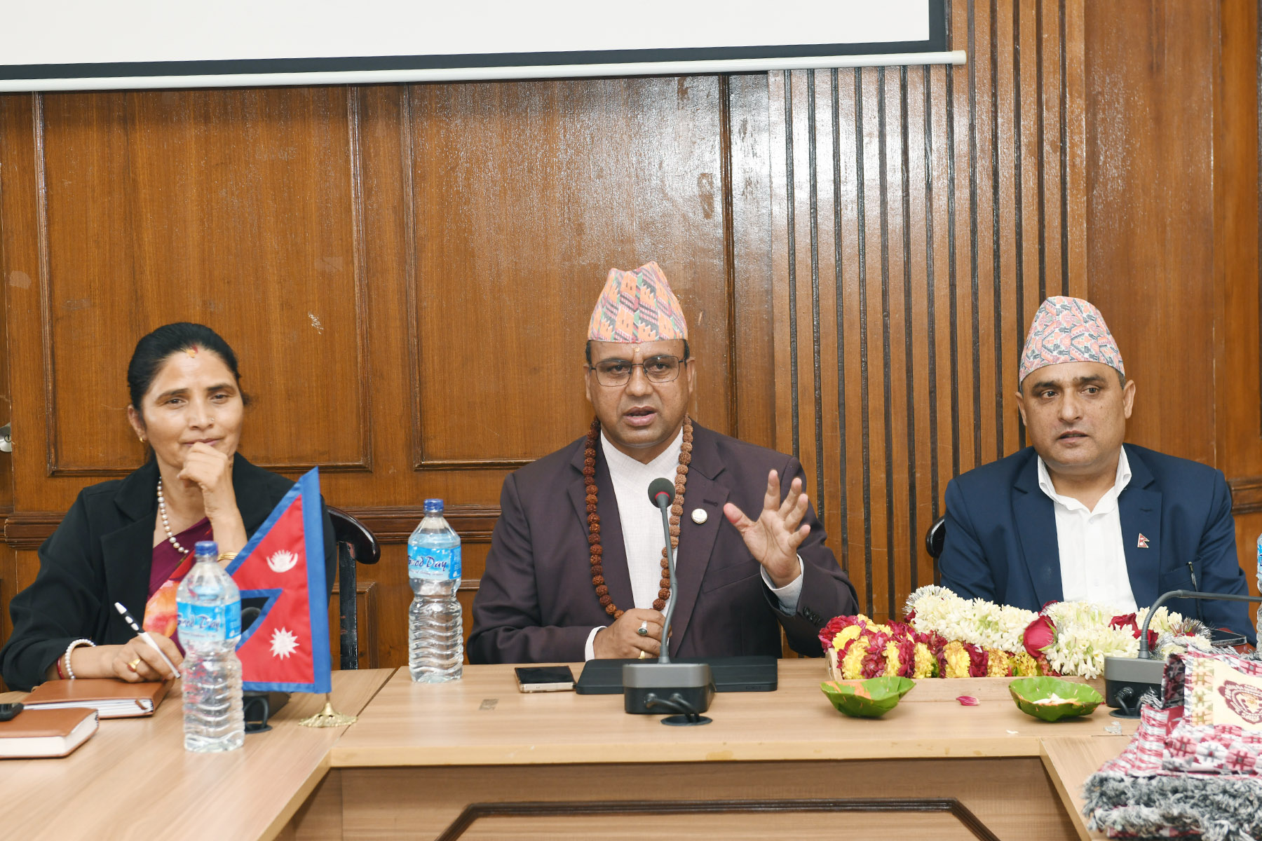 नेपाल वेद विद्याश्रम संस्कृत मा.वि. का SEE  मा उत्कृष्ट नतिजा ल्याउनुहुने विद्यार्थीहरुको सम्मान कार्यक्रमका तस्वीरहरु (२०८२।०३।१८)